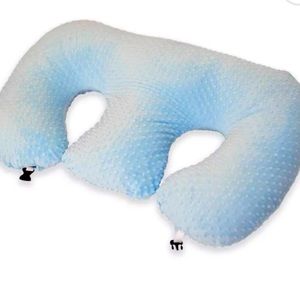 TwinZ pillow. Amazing for breastfeeding twins. Super comfortable for mom&babies